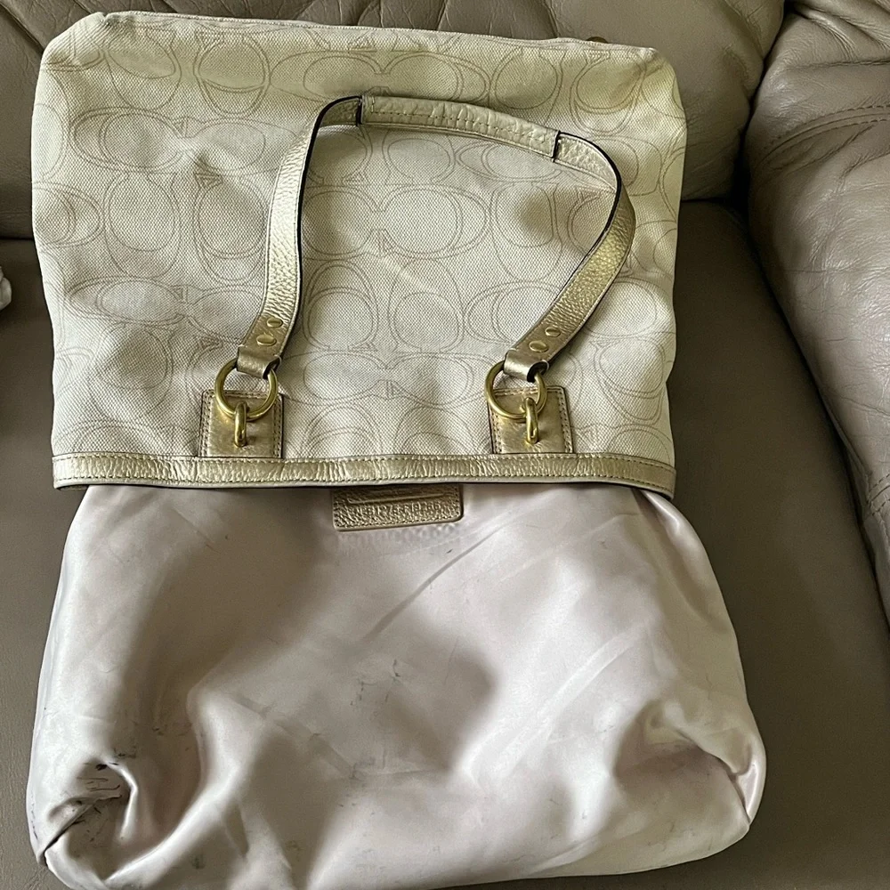 - Authentic Coach Signature Penelope Linen Tote/Purse.